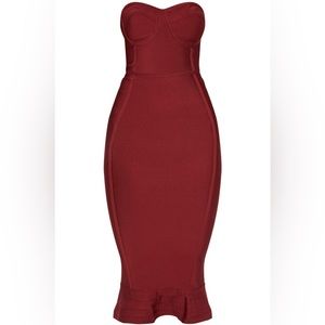 Prettt little Thing body con dress maroon dark red true to size